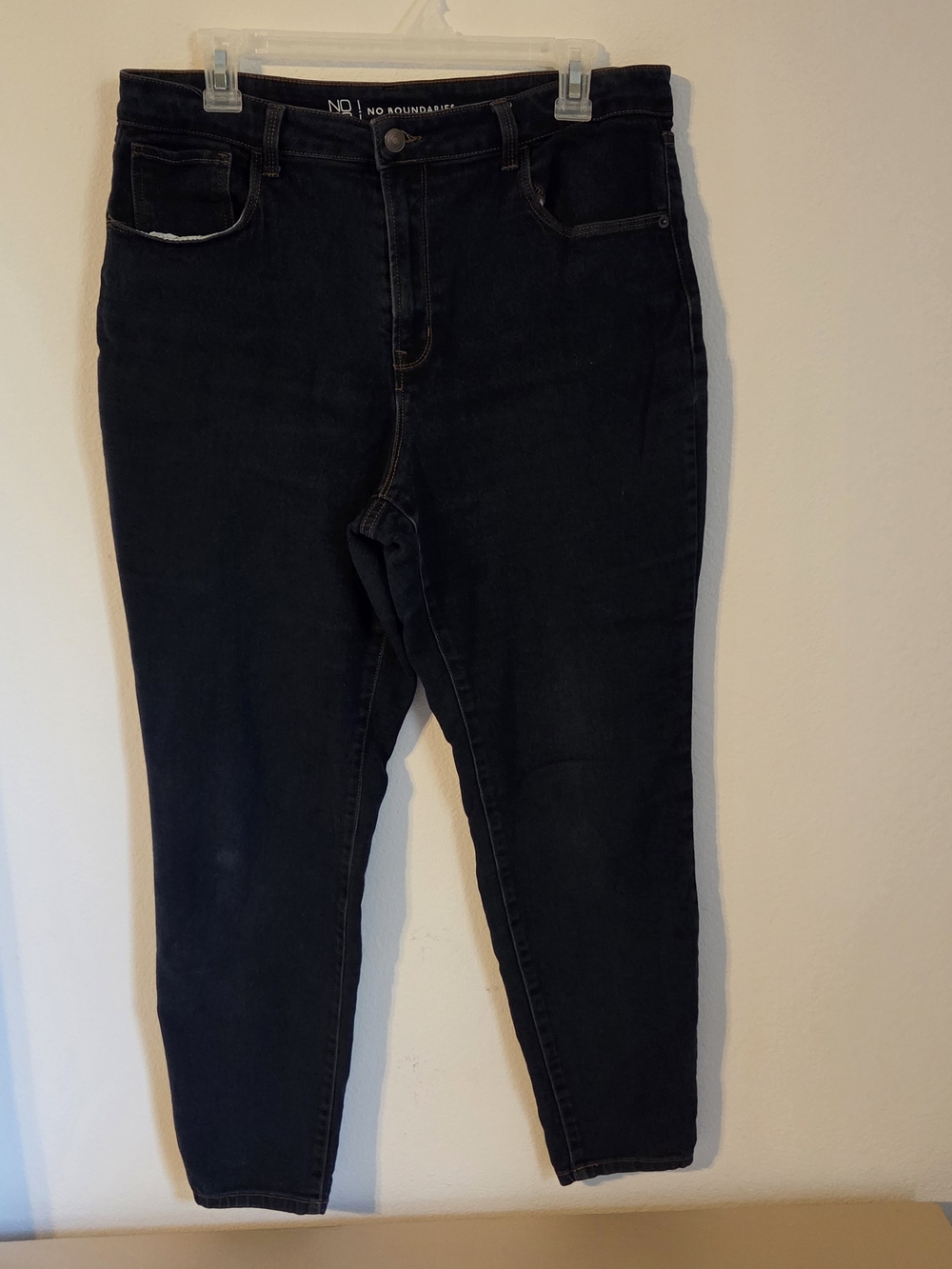 No Boundaries Women's Black Skinny Jeans